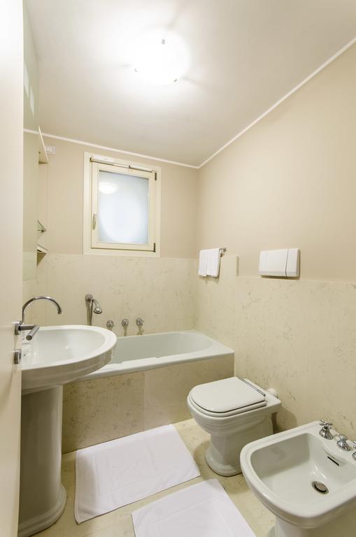 Duomo Guesthouse Plasencia Habitación foto